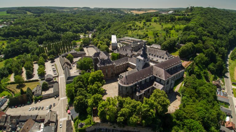 Vue aérienne de l'abbaye de Floreffe.